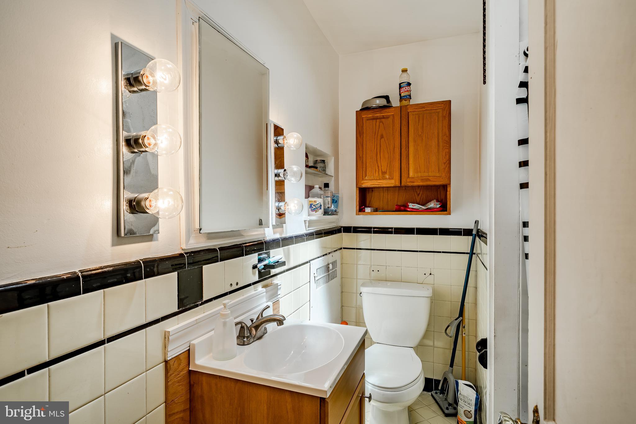 103 St Laurence Road Upper Darby, PA 19082 - Photo 31 of 45 Unit #2 Bathroom