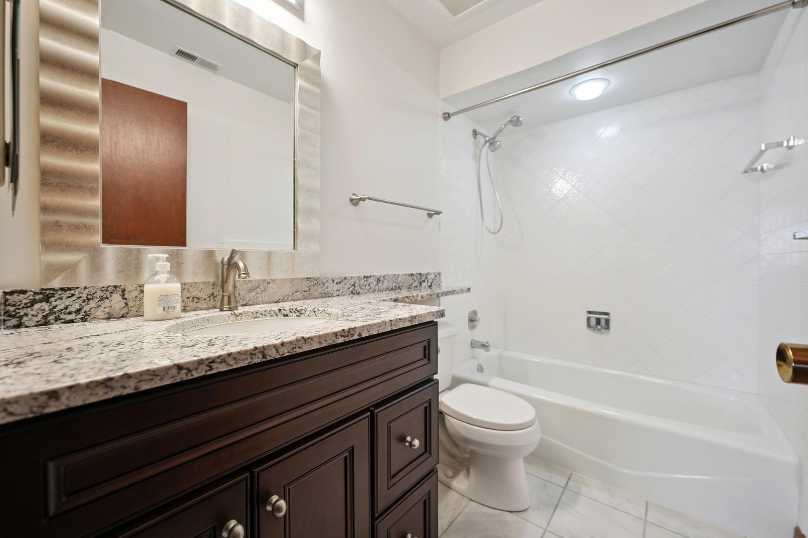1-s150 Spring Road, Unit 4K Oak Brook, IL 60181 - Photo 8 of 39 Gallery Image 8