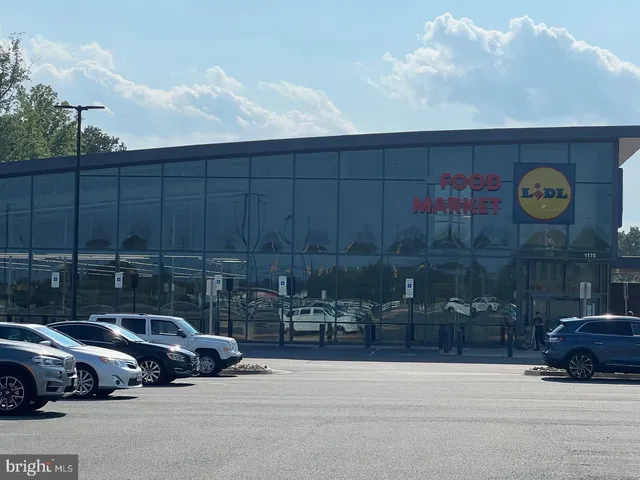 $625,000 | 5 Montauk Avenue, Fredericksburg, VA 22406