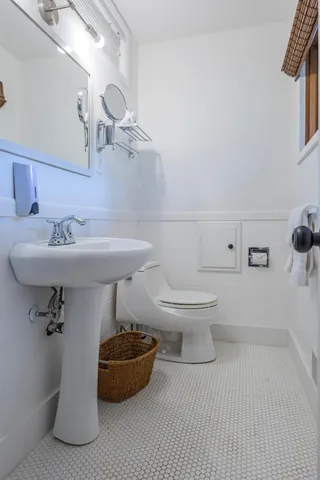 $749,000 | 239 Byrondale Avenue, Wayzata, MN 55391