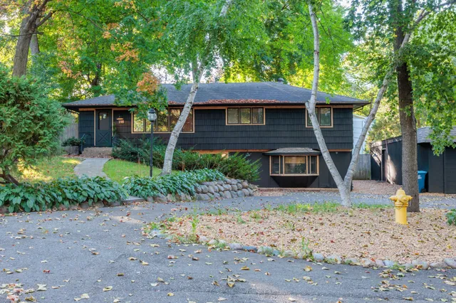 $749,000 | 239 Byrondale Avenue, Wayzata, MN 55391