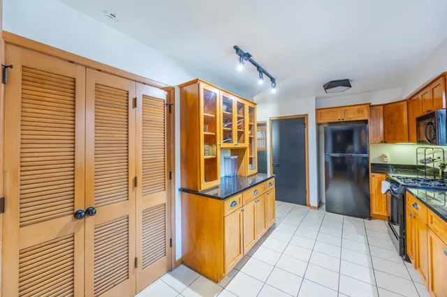 $749,000 | 239 Byrondale Avenue, Wayzata, MN 55391