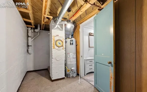 a view of walk in closet