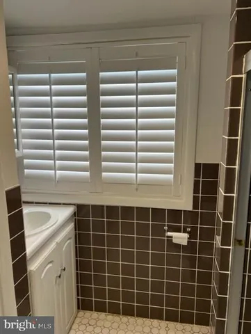 a view of empty room with windows