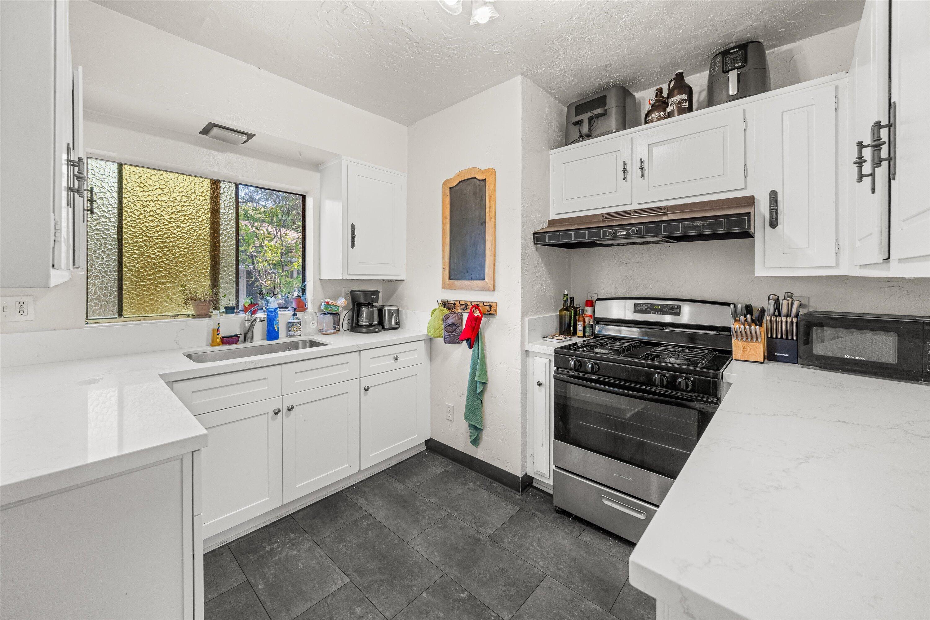 610 West Valerio Street Santa Barbara, CA 93101 - Photo 14 of 49 14-7L5A6526