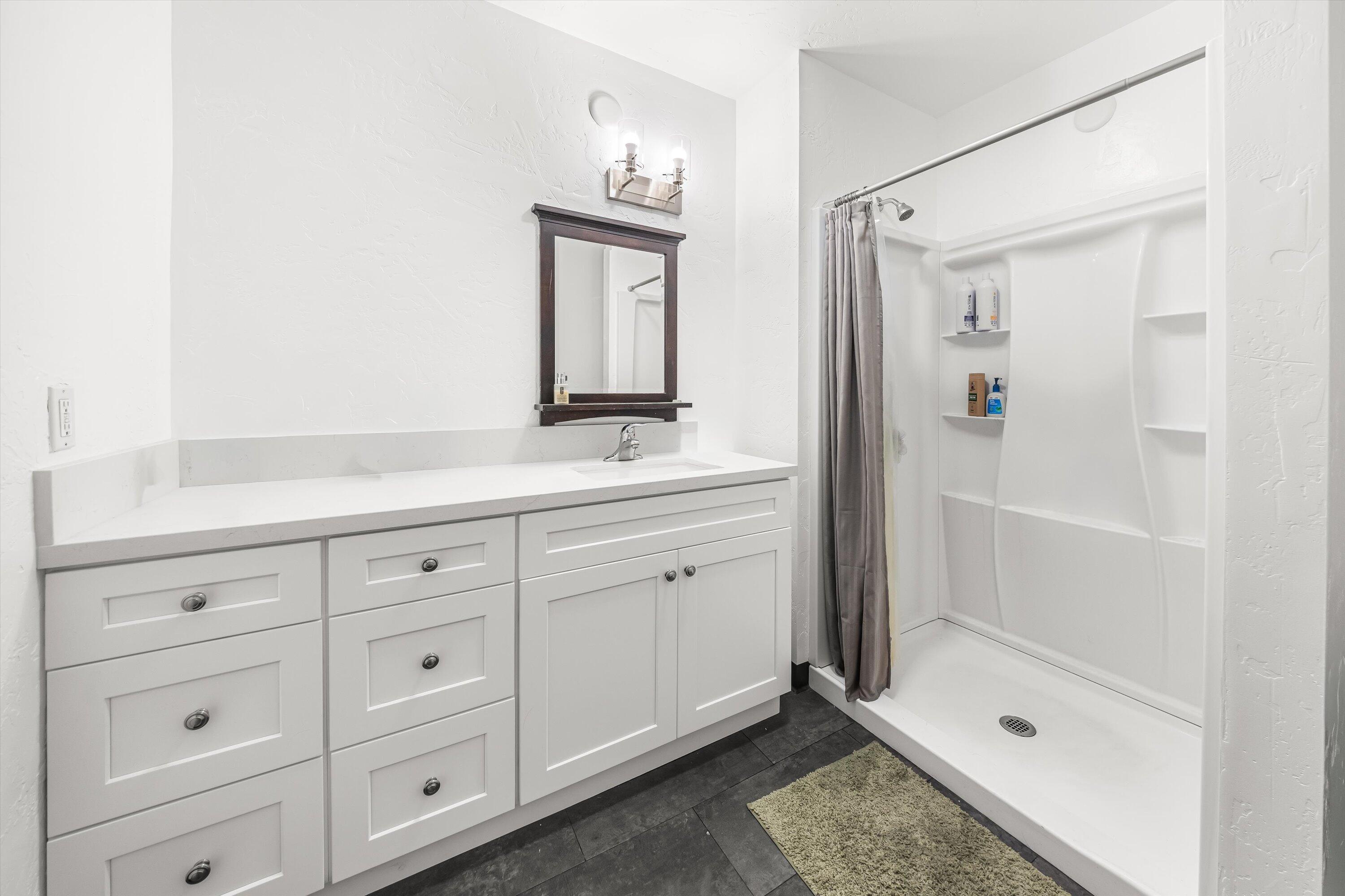610 West Valerio Street Santa Barbara, CA 93101 - Photo 17 of 49 1-11 1702 Sunset Bathroom 1