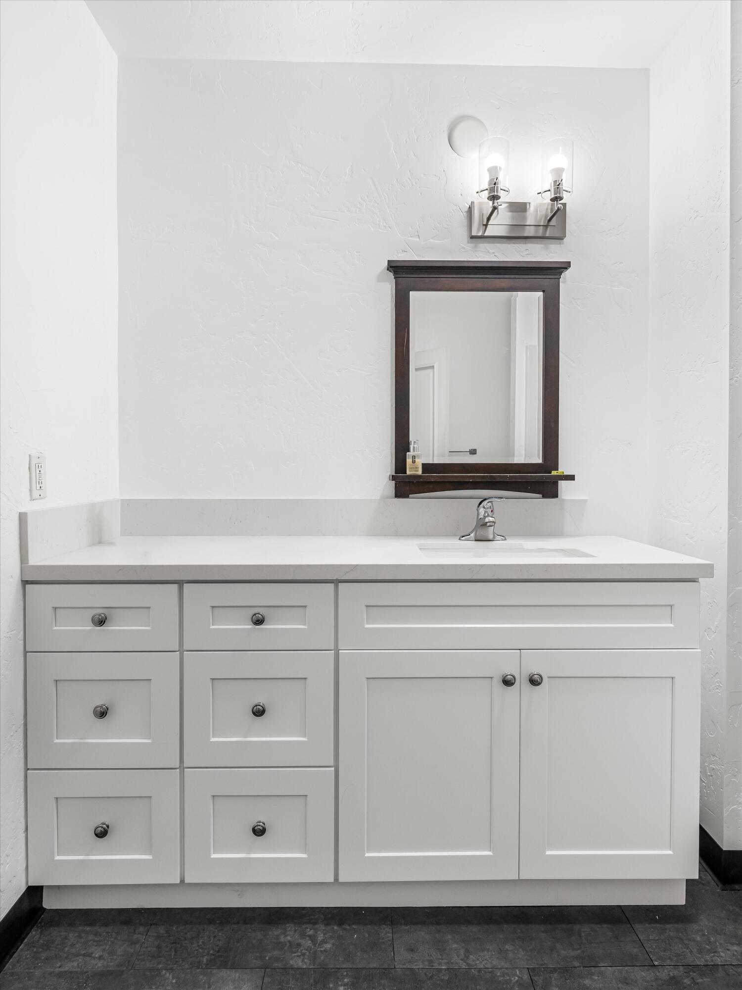 610 West Valerio Street Santa Barbara, CA 93101 - Photo 18 of 49 1-12 1702 Sunset Bathroom 1