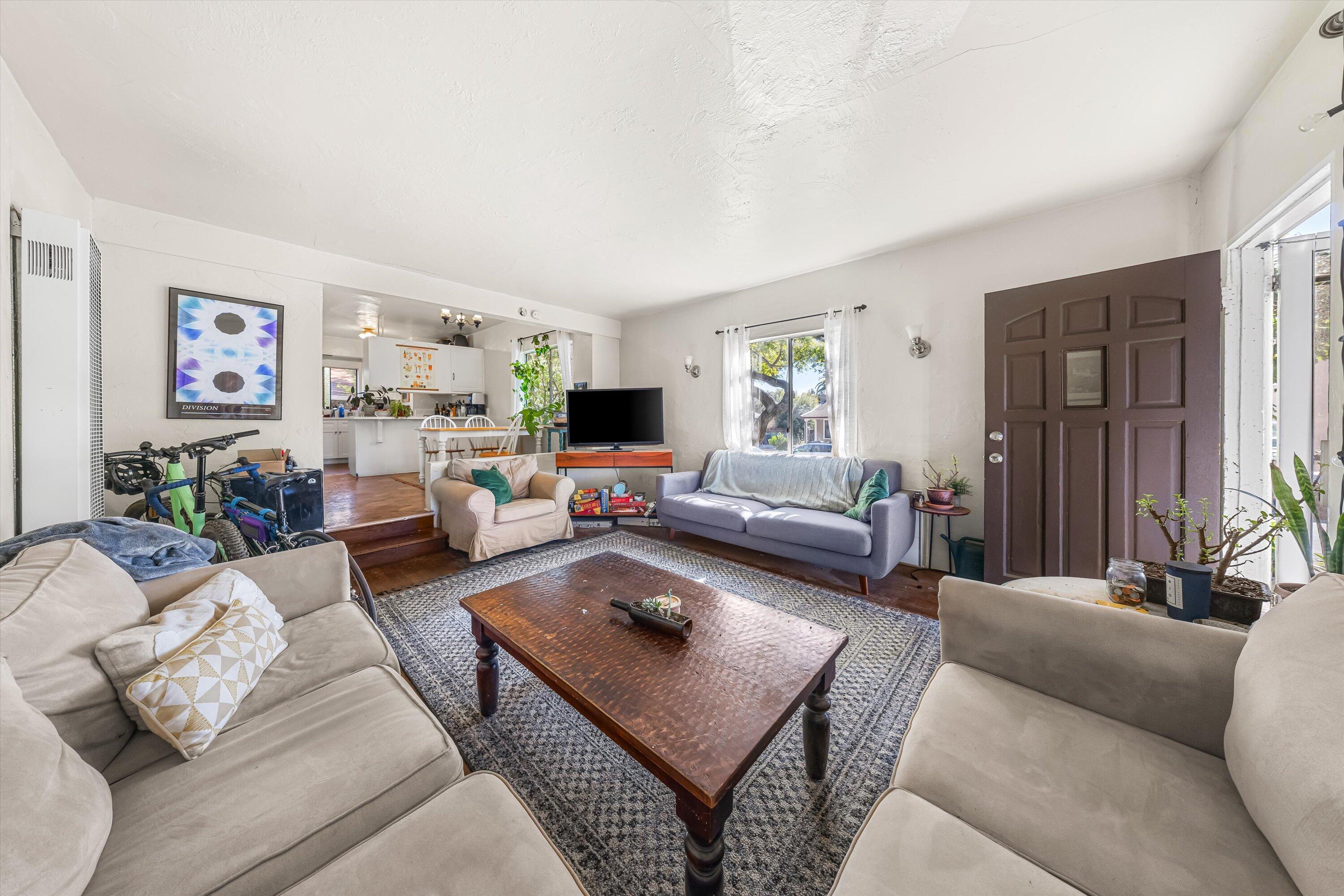 610 West Valerio Street Santa Barbara, CA 93101 - Photo 7 of 49 1-4 1702 Sunset Living Room