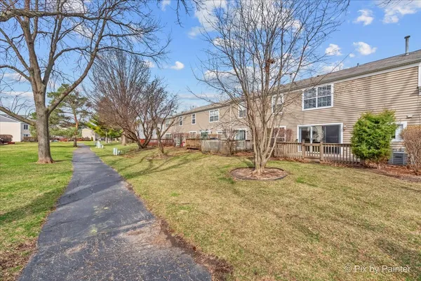 $276,900 | 1633 Pebble Beach Circle, Elgin, IL 60123