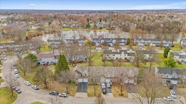 $276,900 | 1633 Pebble Beach Circle, Elgin, IL 60123
