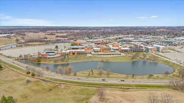 $276,900 | 1633 Pebble Beach Circle, Elgin, IL 60123