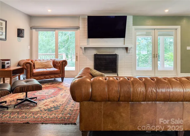 $975,000 | 4640 Town And Country Drive, Charlotte, NC 28226