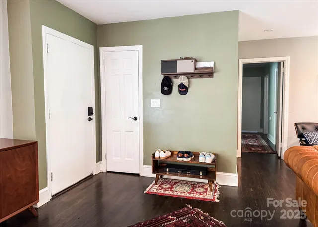 $975,000 | 4640 Town And Country Drive, Charlotte, NC 28226