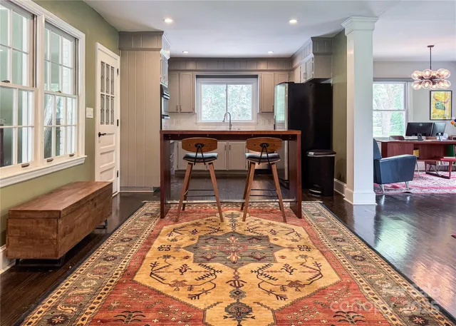 $975,000 | 4640 Town And Country Drive, Charlotte, NC 28226