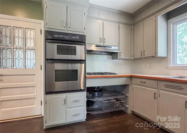 $975,000 | 4640 Town And Country Drive, Charlotte, NC 28226