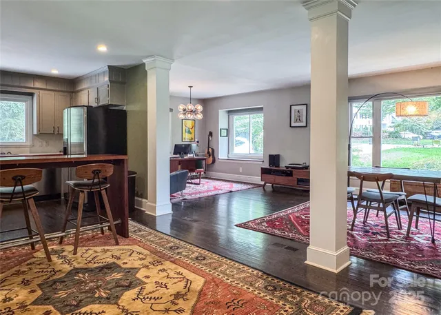 $975,000 | 4640 Town And Country Drive, Charlotte, NC 28226