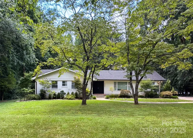 $975,000 | 4640 Town And Country Drive, Charlotte, NC 28226