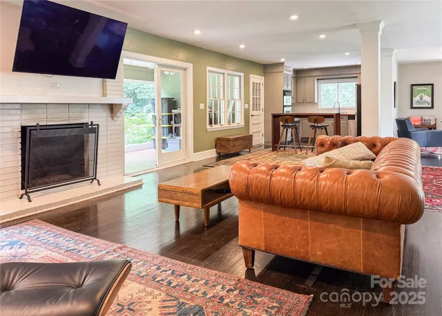 $975,000 | 4640 Town And Country Drive, Charlotte, NC 28226