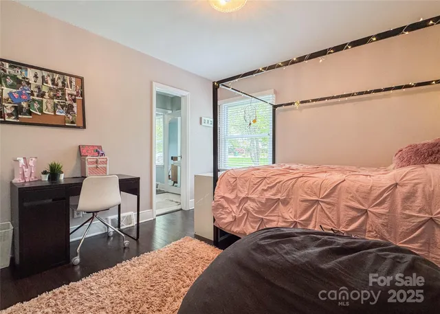 $975,000 | 4640 Town And Country Drive, Charlotte, NC 28226