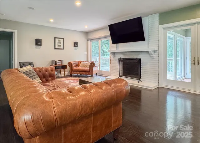 $975,000 | 4640 Town And Country Drive, Charlotte, NC 28226