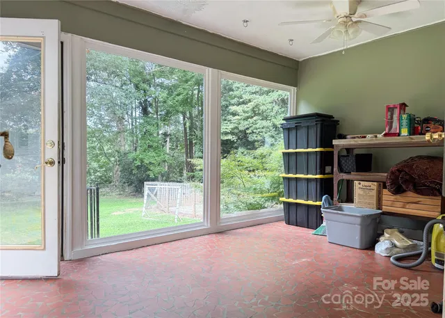 $975,000 | 4640 Town And Country Drive, Charlotte, NC 28226