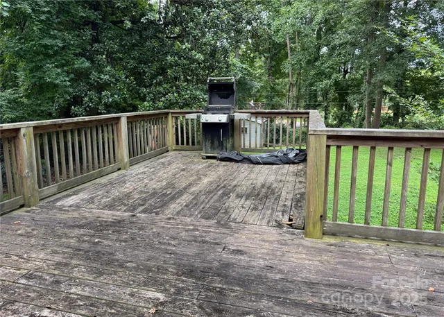 $975,000 | 4640 Town And Country Drive, Charlotte, NC 28226