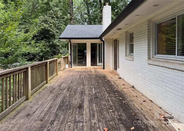 $975,000 | 4640 Town And Country Drive, Charlotte, NC 28226