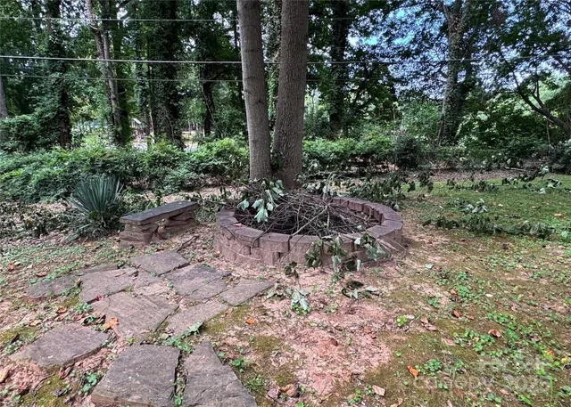 $975,000 | 4640 Town And Country Drive, Charlotte, NC 28226