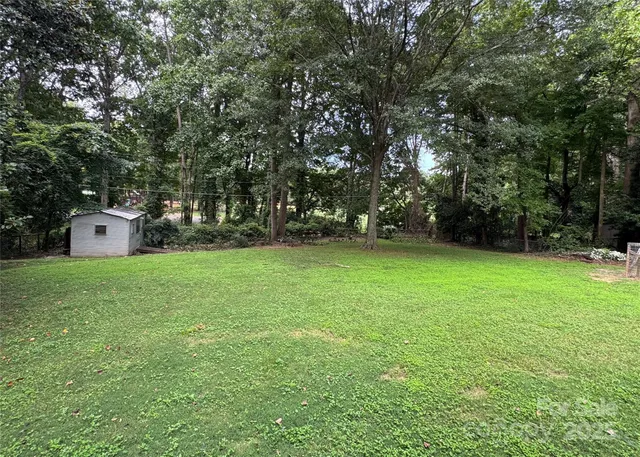 $975,000 | 4640 Town And Country Drive, Charlotte, NC 28226