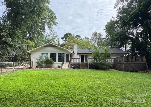 $975,000 | 4640 Town And Country Drive, Charlotte, NC 28226