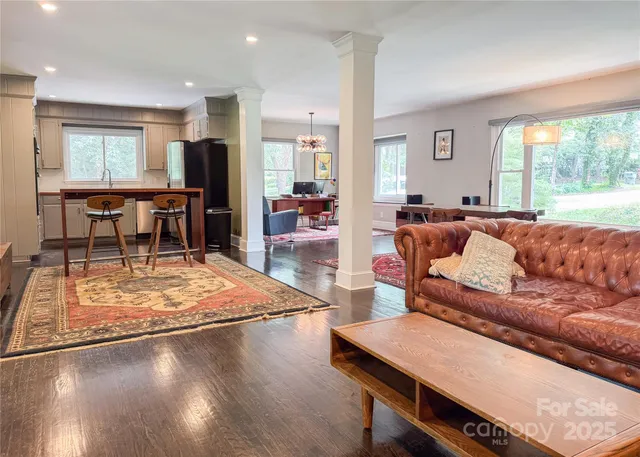 $975,000 | 4640 Town And Country Drive, Charlotte, NC 28226