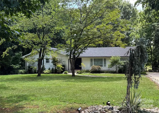 $975,000 | 4640 Town And Country Drive, Charlotte, NC 28226