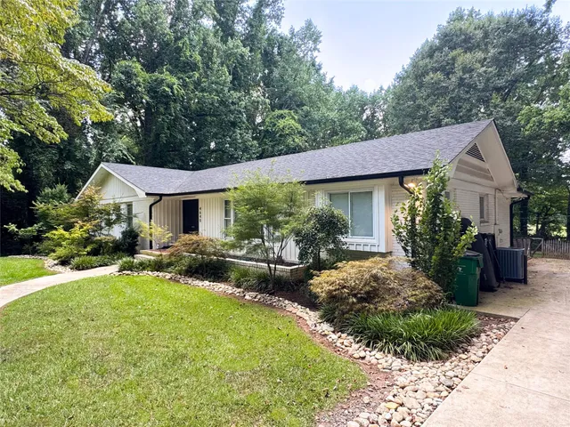 $975,000 | 4640 Town And Country Drive, Charlotte, NC 28226