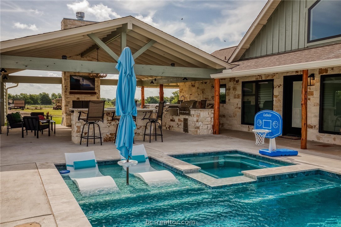 18581 William Penn Road Washington, TX 77880 - Photo 23 of 49 a view of a backyard