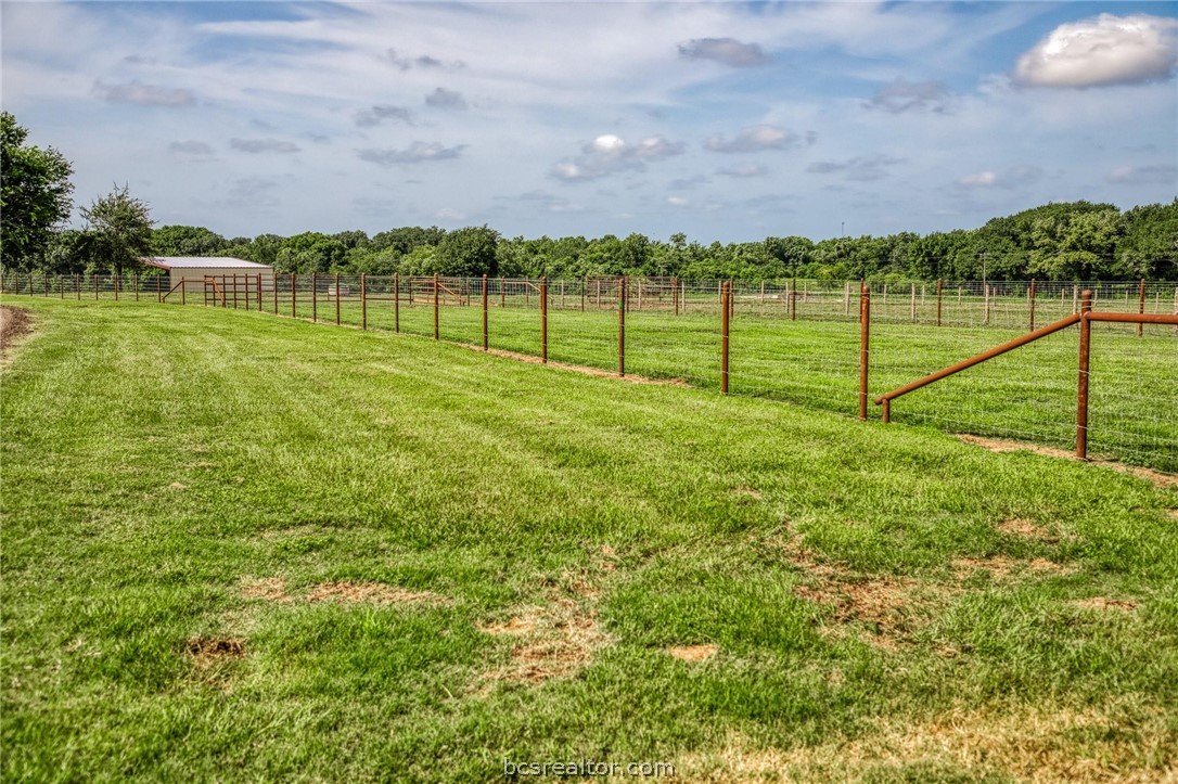 18581 William Penn Road Washington, TX 77880 - Photo 37 of 49 a view of a green field with wooden fence