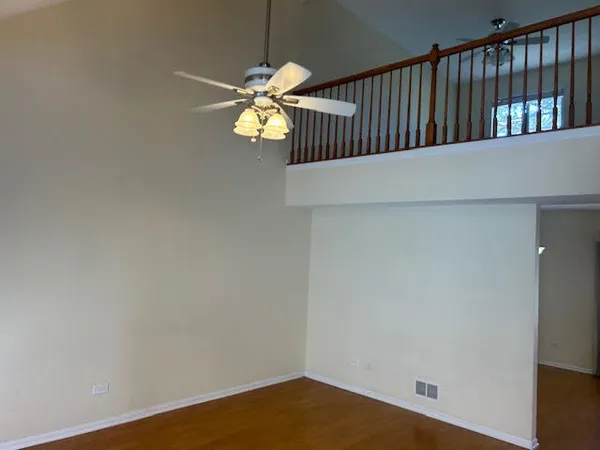 $2,300 | 134 Heritage Court, Gurnee, IL 60031