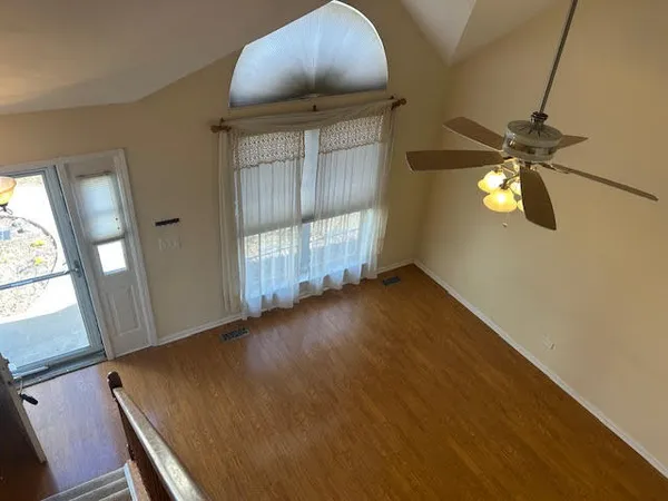$2,300 | 134 Heritage Court, Gurnee, IL 60031