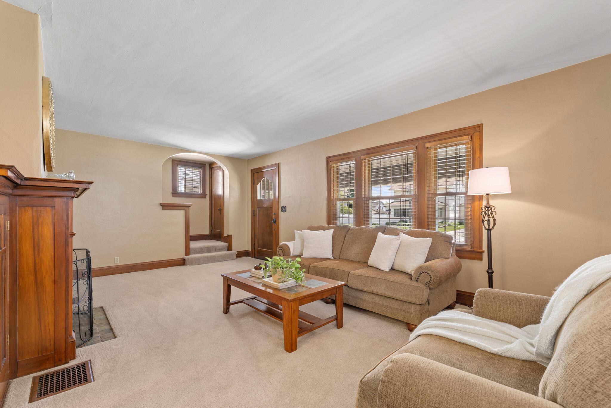 206 Jefferson Road Newark, OH 43055 - Photo 4 of 39 Living Room