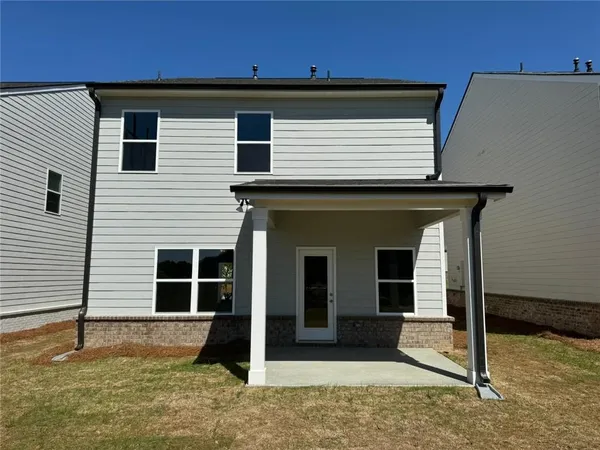 a view of a house with backyard and porch