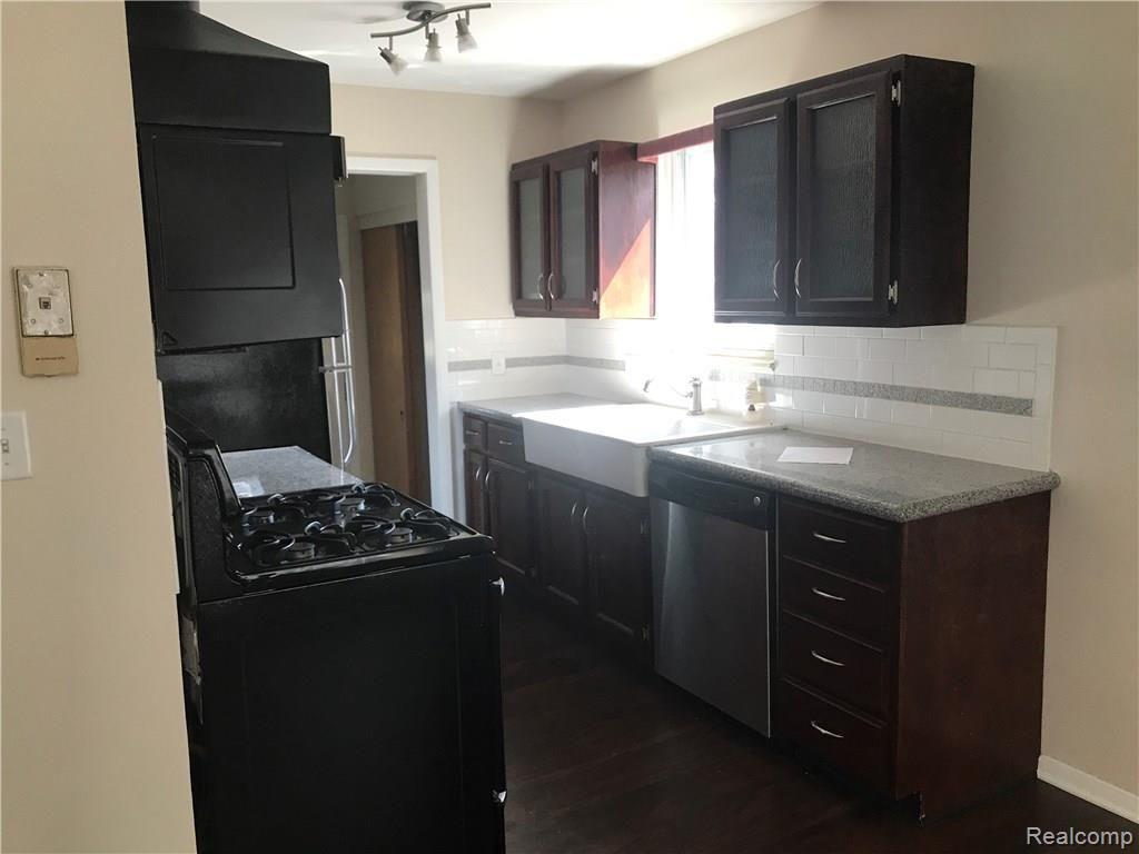 3200 Treadwell Avenue Wayne, MI 48184 - Photo 8 of 12 IMG_0646.JPG