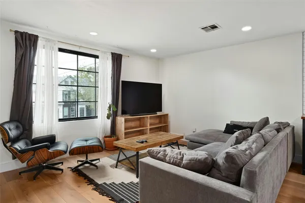 $3,200 | 2804 Crest Avenue, Austin, TX 78702