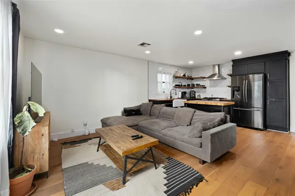 $3,200 | 2804 Crest Avenue, Austin, TX 78702