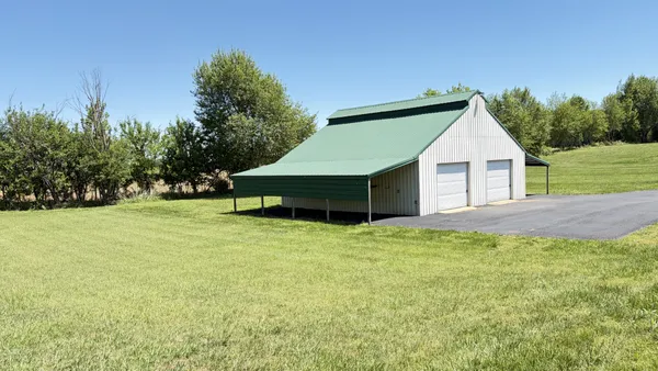 $445,000 | 4470 Scottsville Road, Franklin, KY 42134