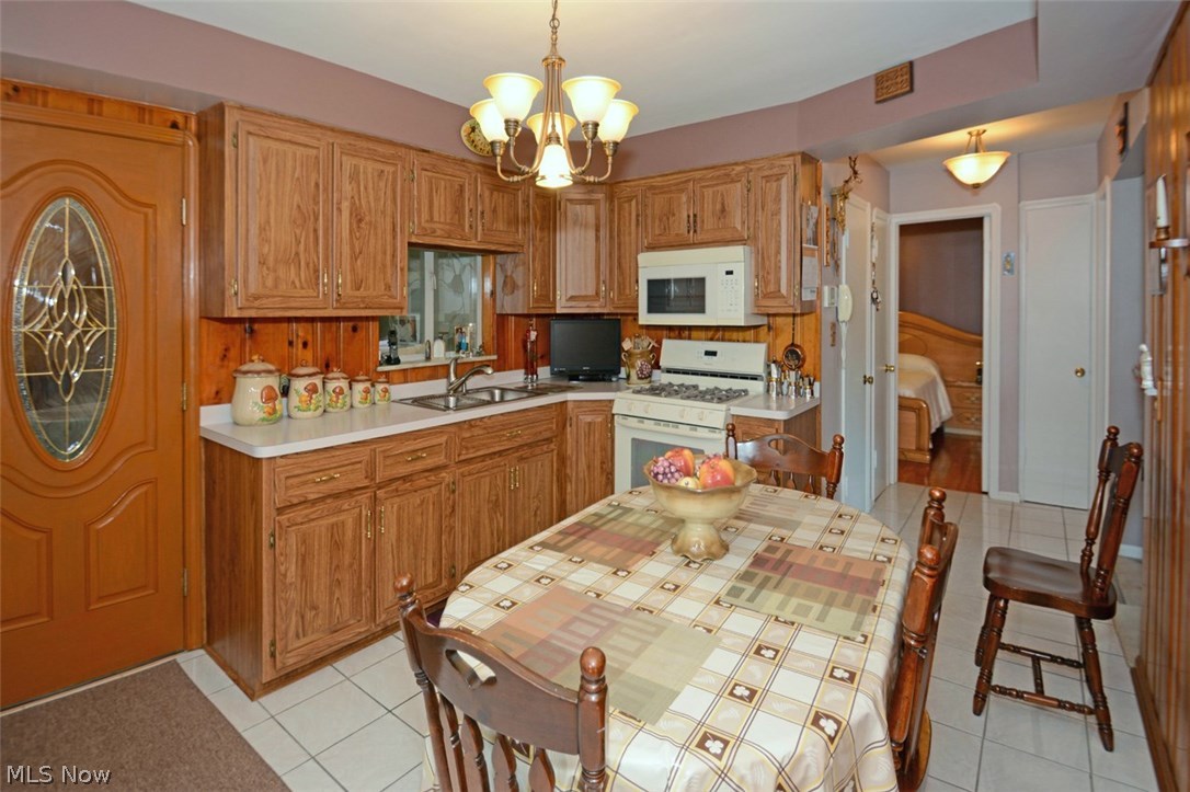 8116 Ackley Road Parma, OH 44129 - Photo 7 of 29