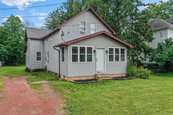 $274,900 | 138 South Wisconsin Street, Pulaski, WI 54162