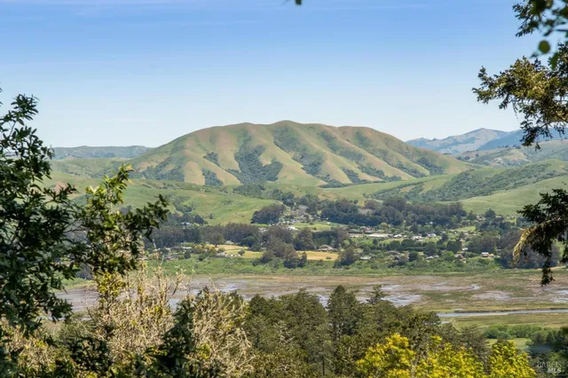 $2,050,000 | 1 Dover Road, Inverness, CA 94956