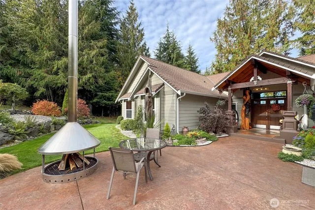 a view of a house with backyard and sitting area