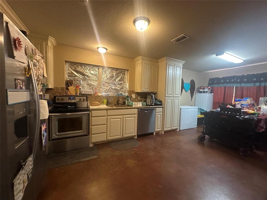 1550 3 Skillet Road Springtown, TX 76082 - Photo 5 of 17 Gallery Image 5