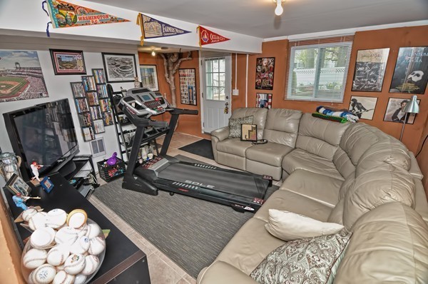 214 Springvale Avenue Everett, MA 02149 - Photo 26 of 30 Gallery Image 26