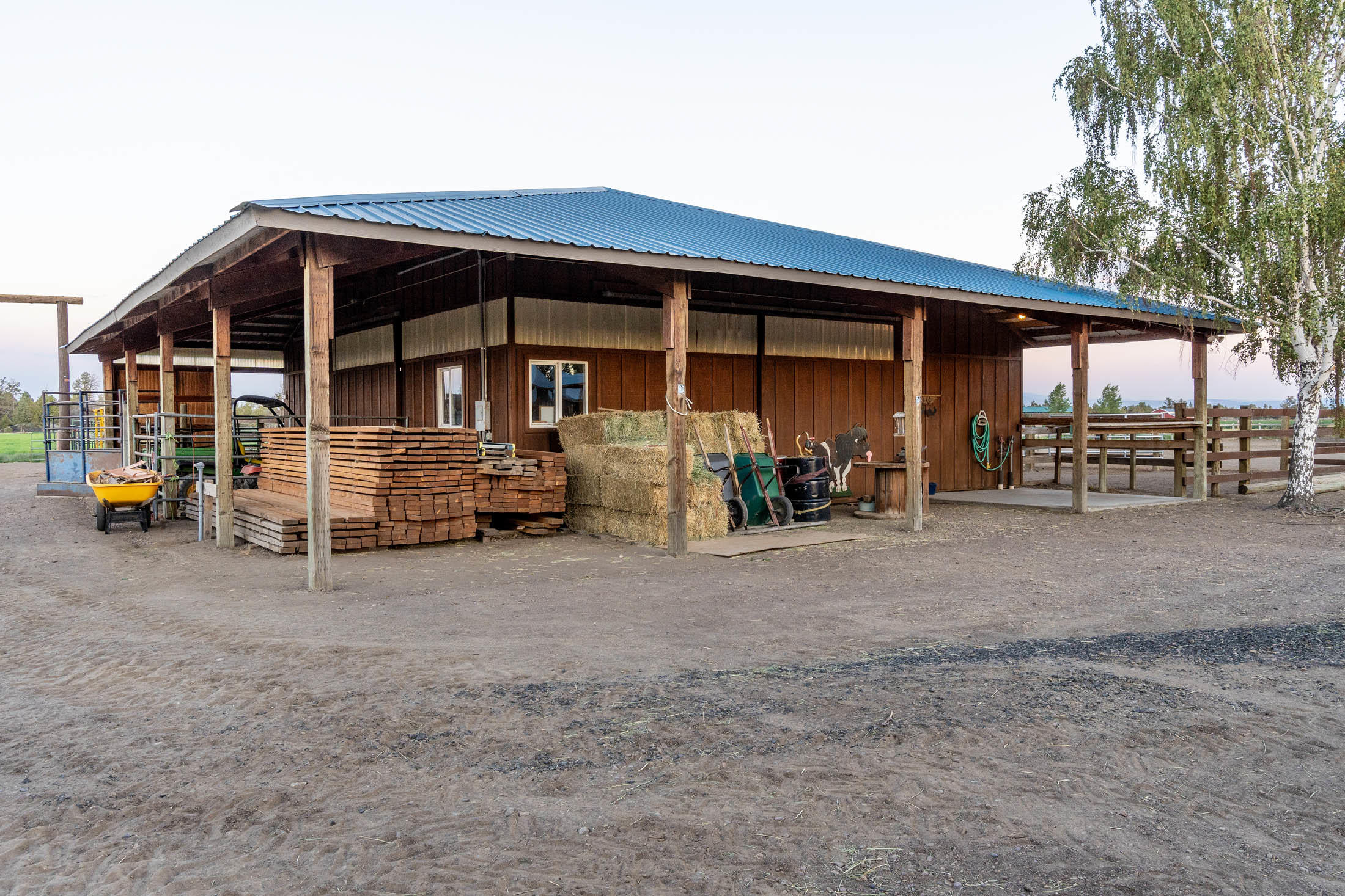 62600 Dodds Road Bend, OR 97701 - Photo 5 of 42 Exterior-Horse-Barn-Oregon-Dodds-Road